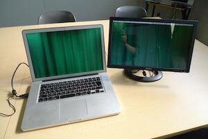 バスパワーで動作するUSB接続の15.6インチの液晶ディスプレイ