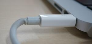 Apple Thunderbolt Display ケーブルの不良について