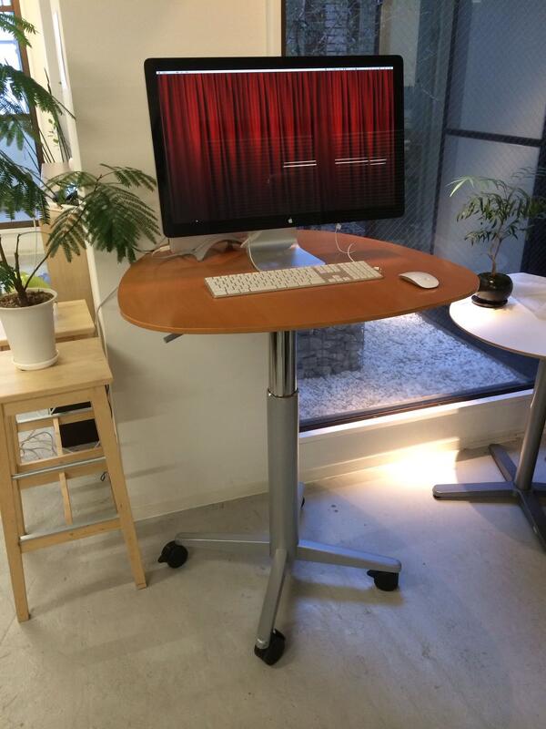 スタンディングデスクを導入しました