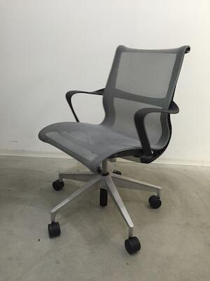 セトゥーチェアを4脚買いました！