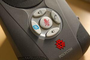 ハンズフリースピーカーフォン Polycom communicator は Mac で使えます