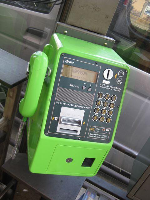 凄い久しぶりに電話ボックスに入った！