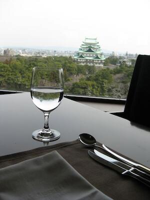 名古屋城の見えるレストランにて
