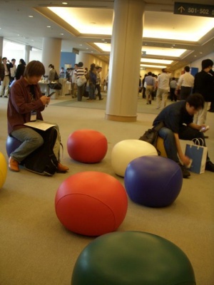 Googleっぽいカラーのイス まる版