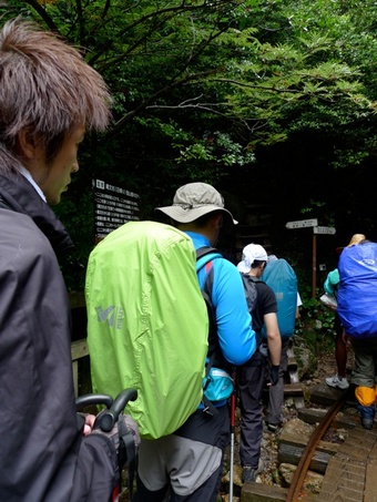 ここから登山道！