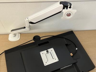 机に取り付けてからディスプレイを付けることができる液晶アームを探している